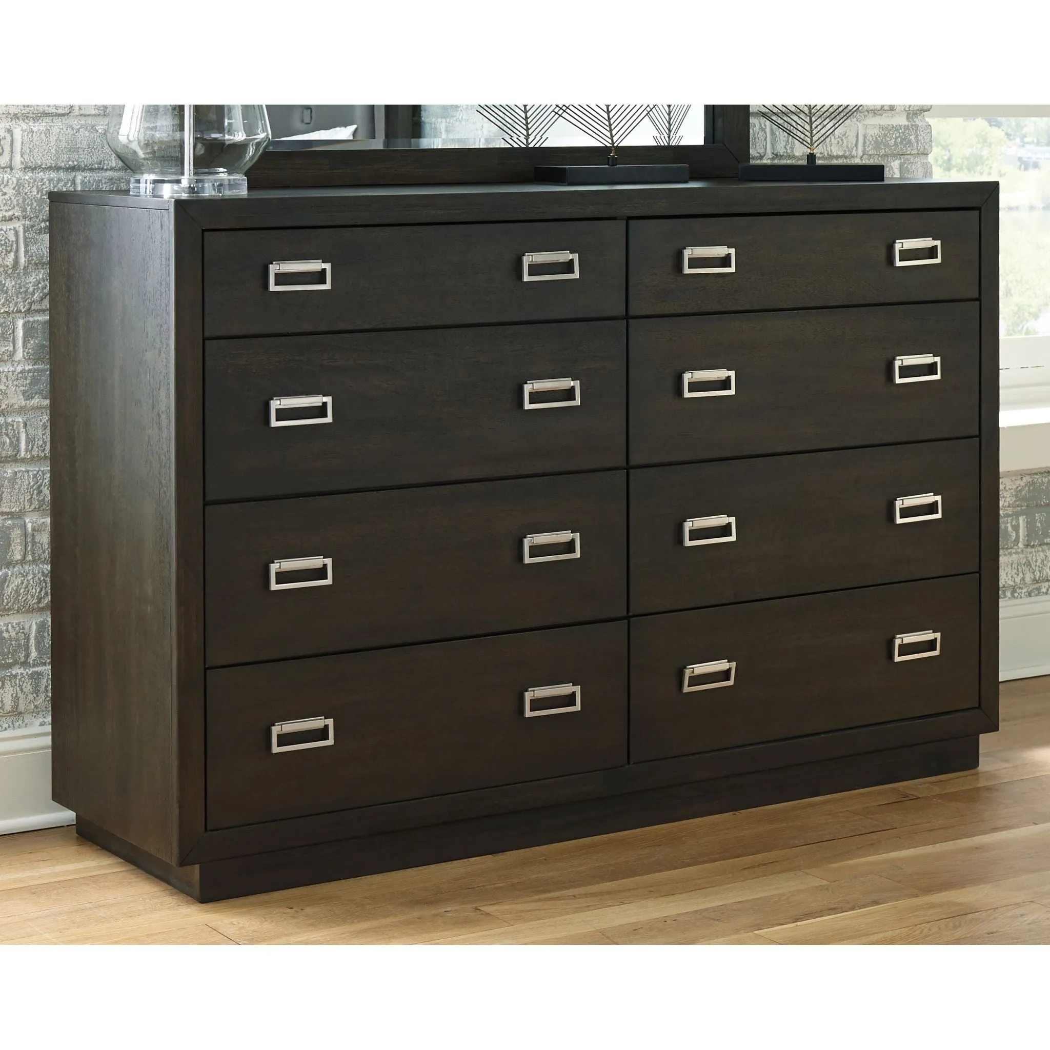 Hyndell Dresser